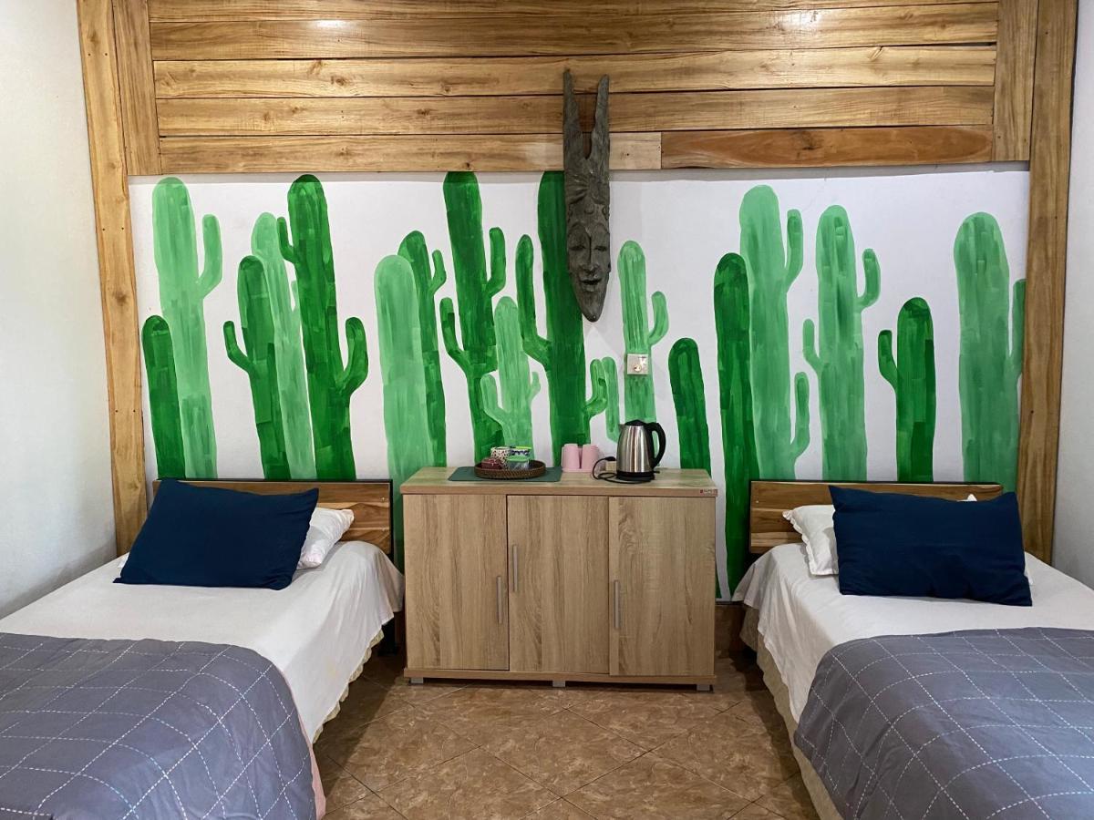 Kayuna Homestay Падангбай Екстериор снимка