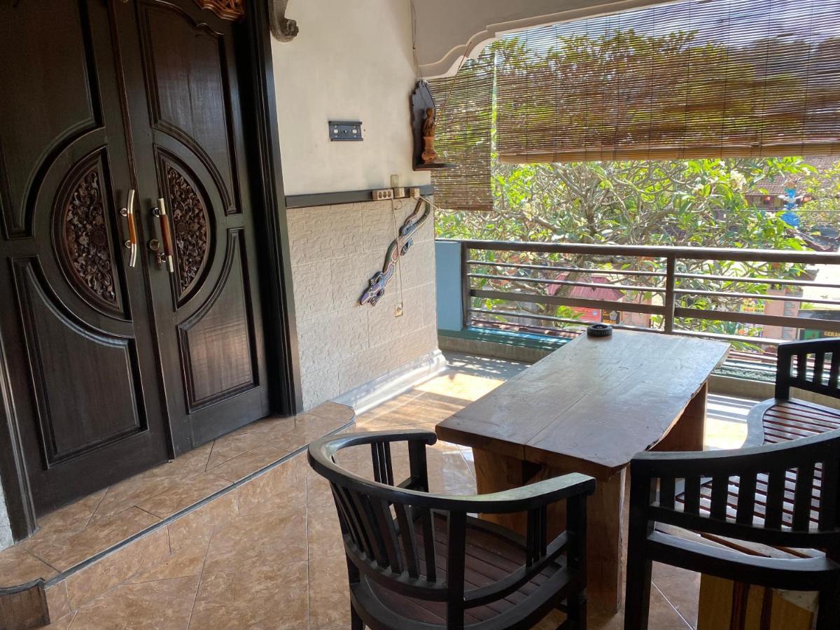 Kayuna Homestay Падангбай Екстериор снимка