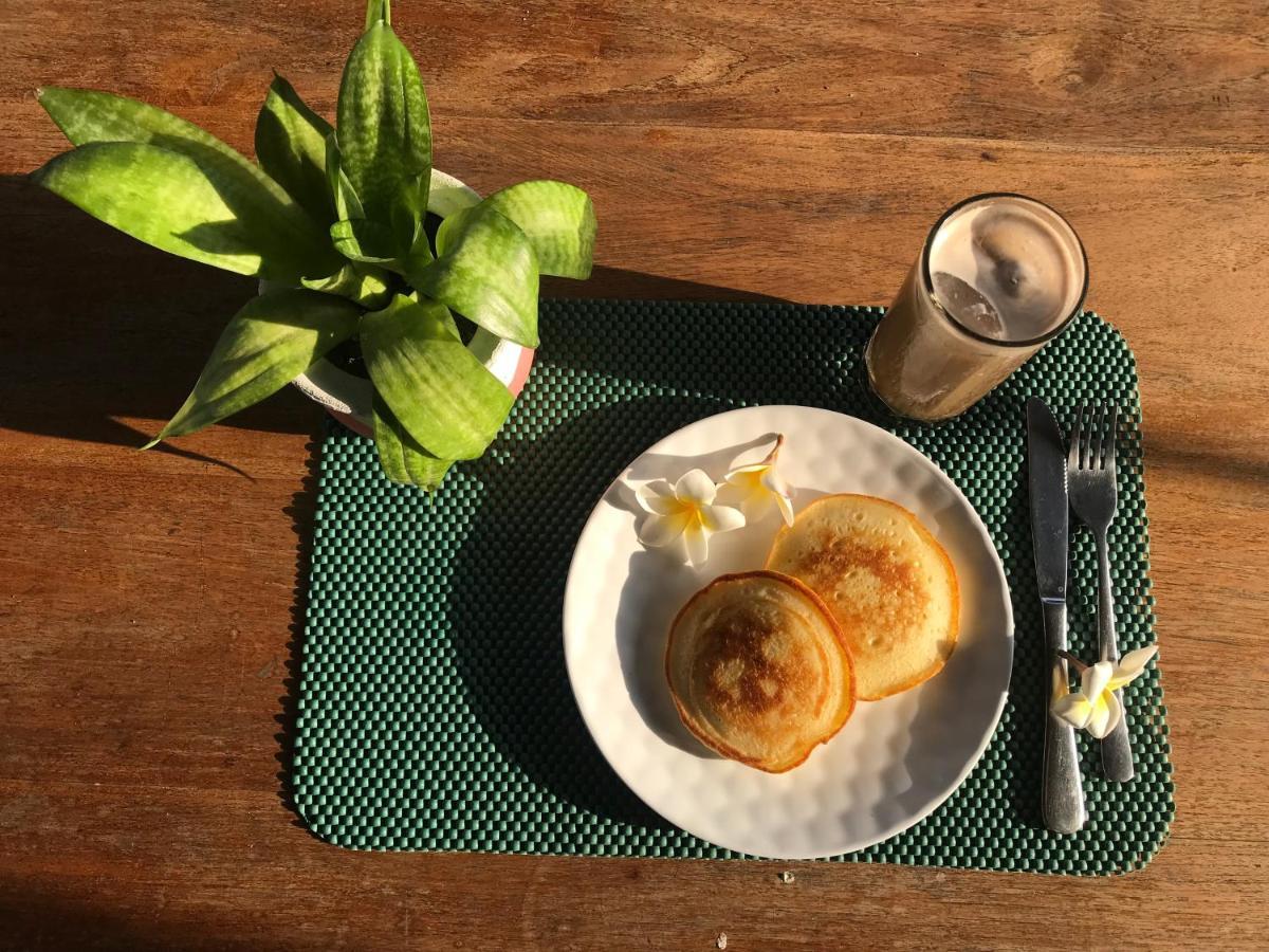Kayuna Homestay Падангбай Екстериор снимка