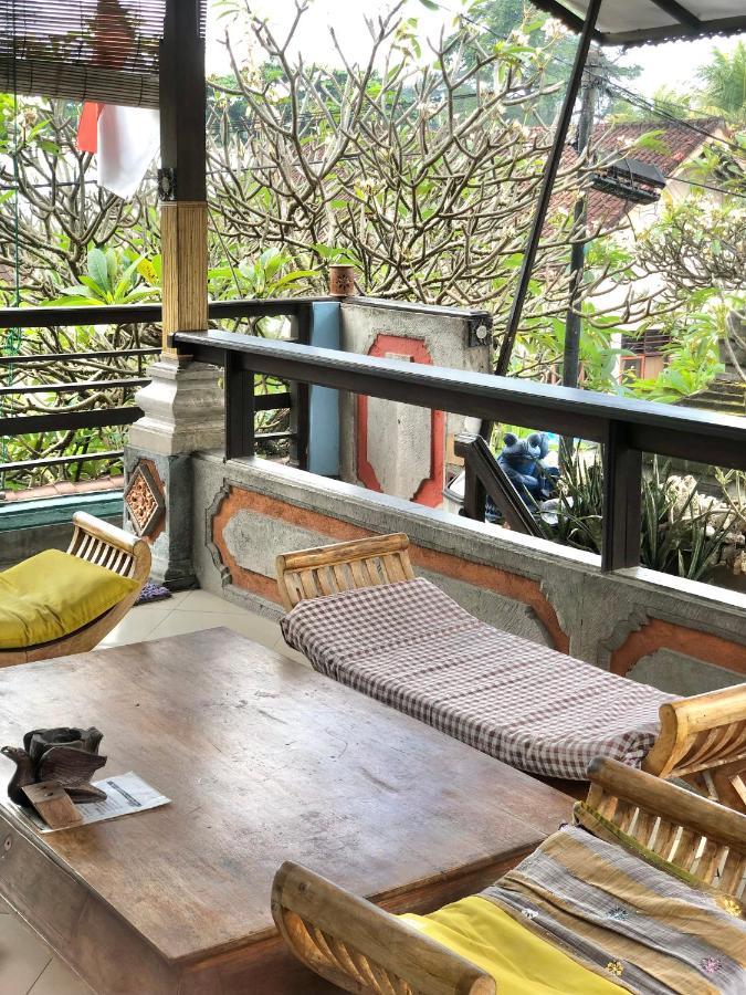 Kayuna Homestay Падангбай Екстериор снимка