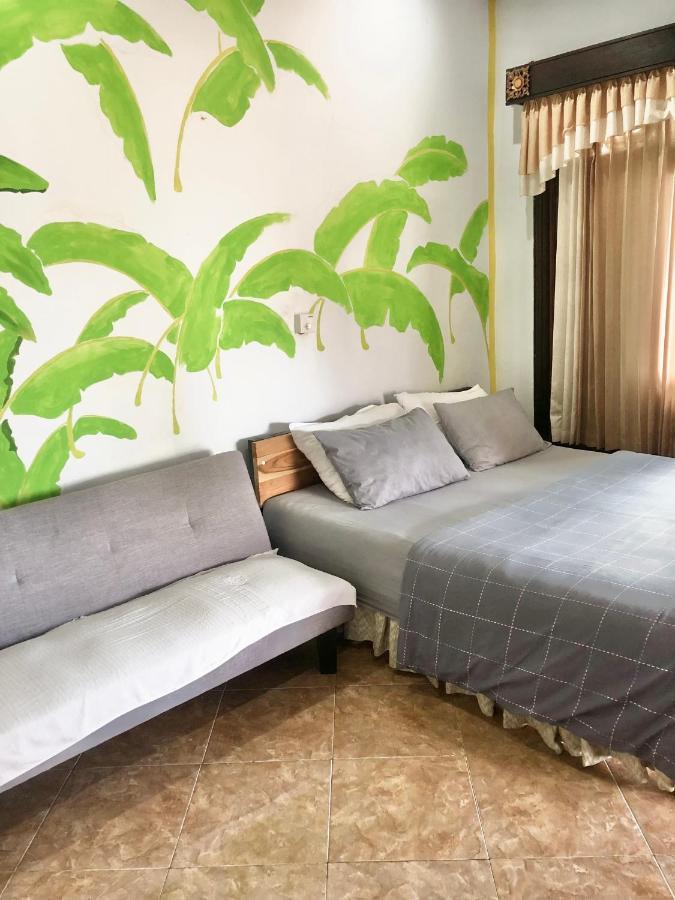 Kayuna Homestay Падангбай Екстериор снимка