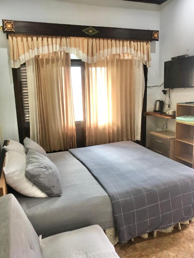 Kayuna Homestay Падангбай Екстериор снимка