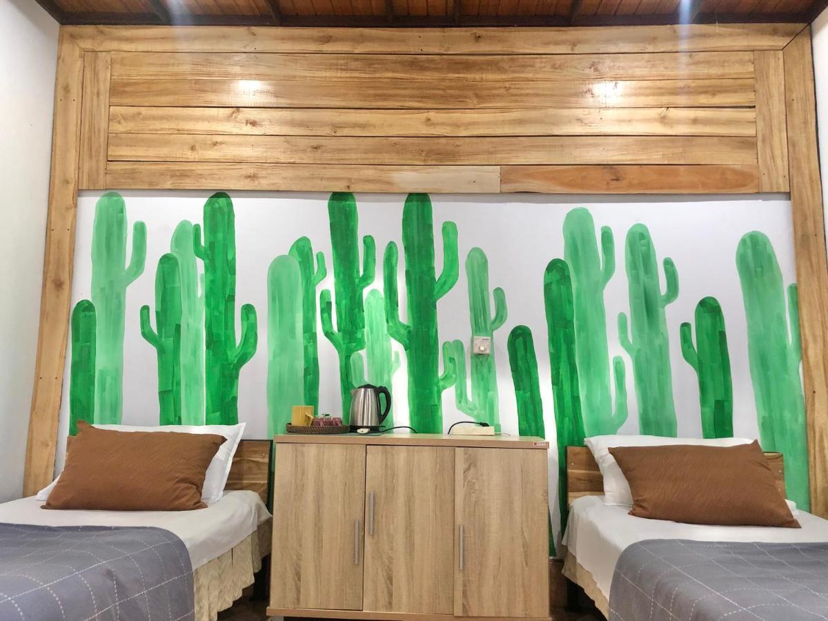 Kayuna Homestay Падангбай Екстериор снимка