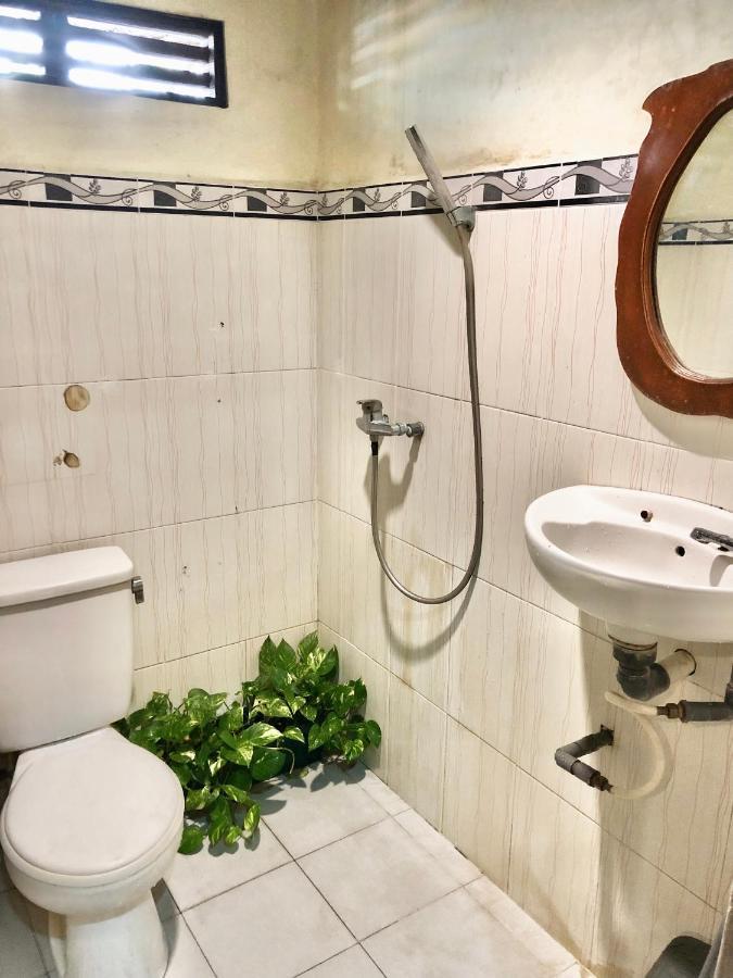 Kayuna Homestay Падангбай Екстериор снимка